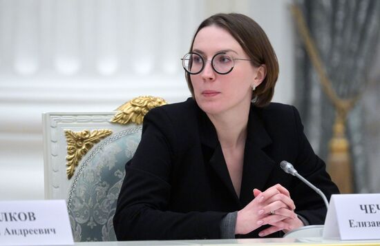 President Vladimir Putin meets with Young Scientists Congress participants