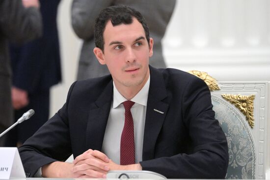 President Vladimir Putin meets with Young Scientists Congress participants