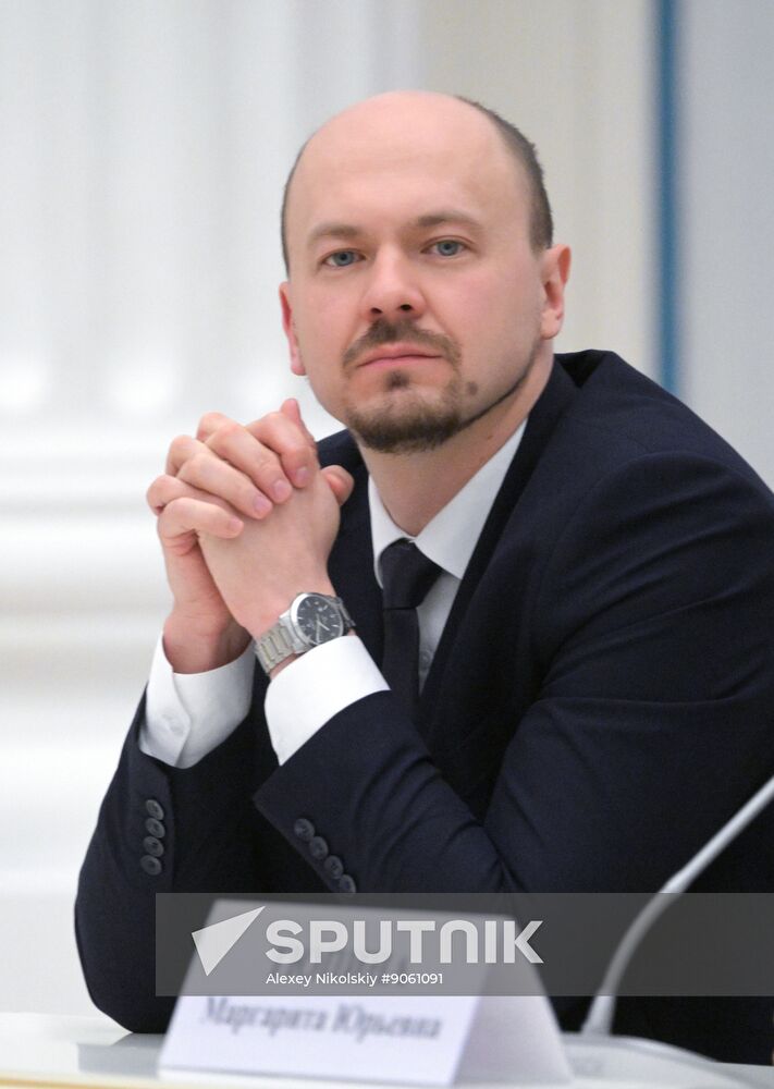 President Vladimir Putin meets with Young Scientists Congress participants