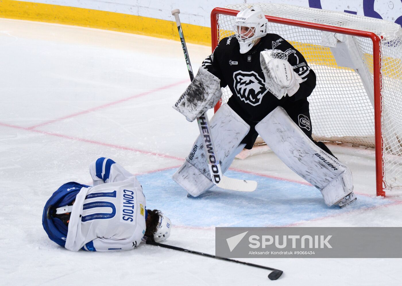 Russia Ice Hockey Kontinental League Traktor - Dynamo
