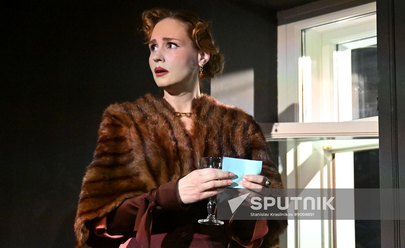 Russia Theatre Carefree Ones