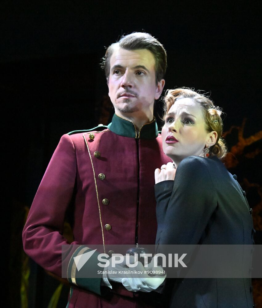 Russia Theatre Carefree Ones