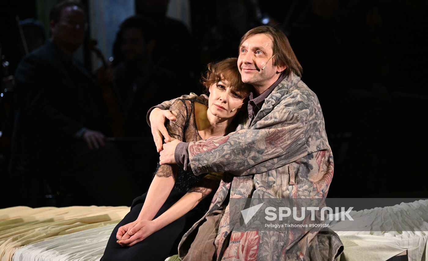 Russia Theatre About Love