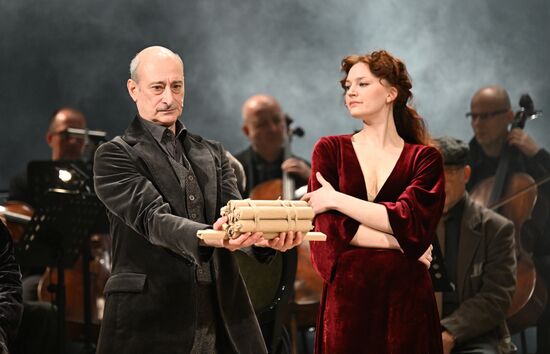 Russia Theatre About Love