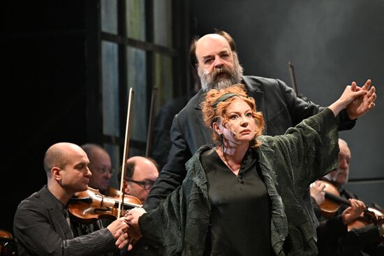 Russia Theatre About Love