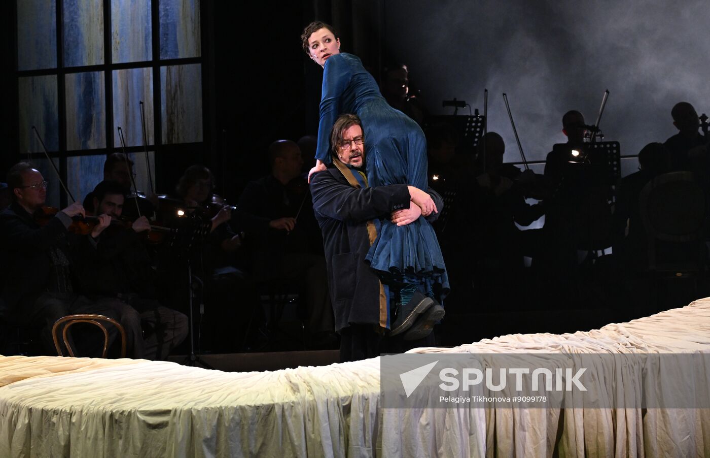 Russia Theatre About Love