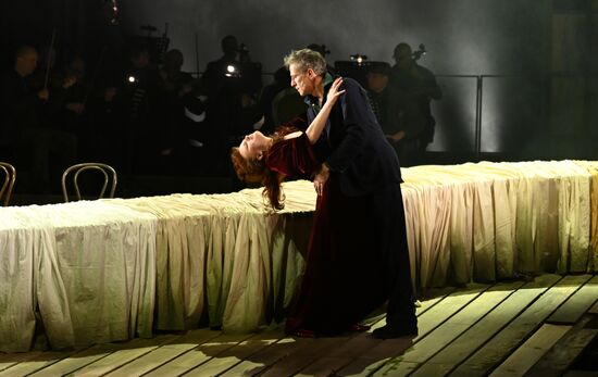 Russia Theatre About Love