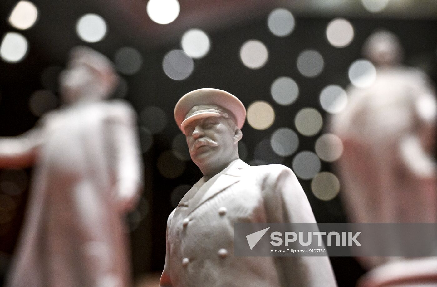 Russia Porcelain Sculpture Exhibition