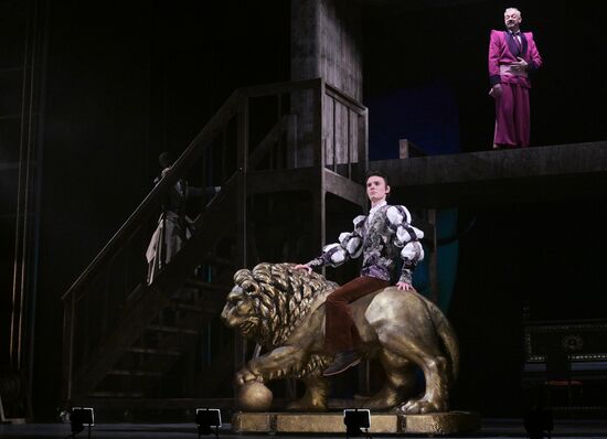 Russia Theatre Illusion