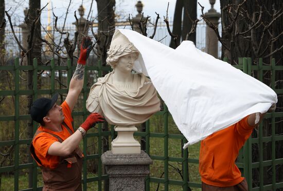 Russia Museums Tourist Season