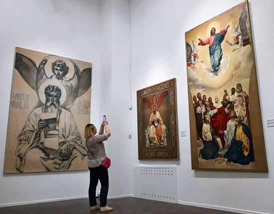 Russia Art Nesterenko Exhibition