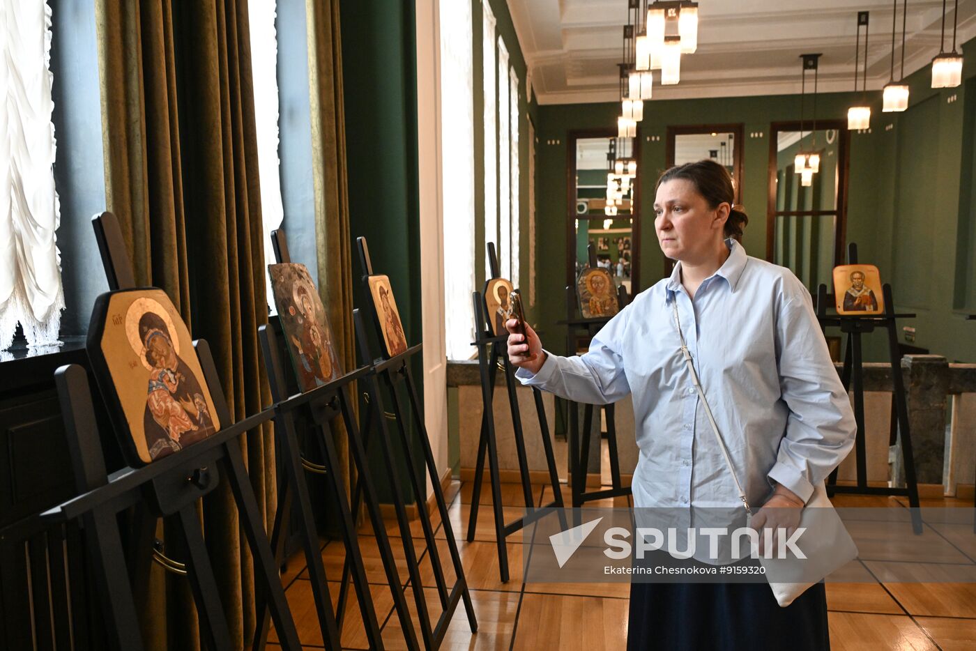 Russia Armored Plates Icon Painting Exhibition