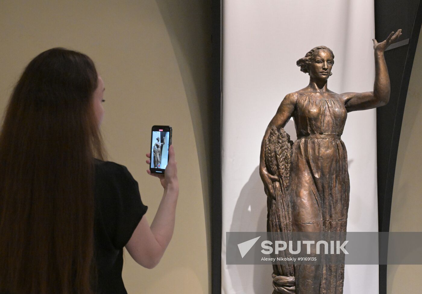Russia Art Mukhina Exhibition