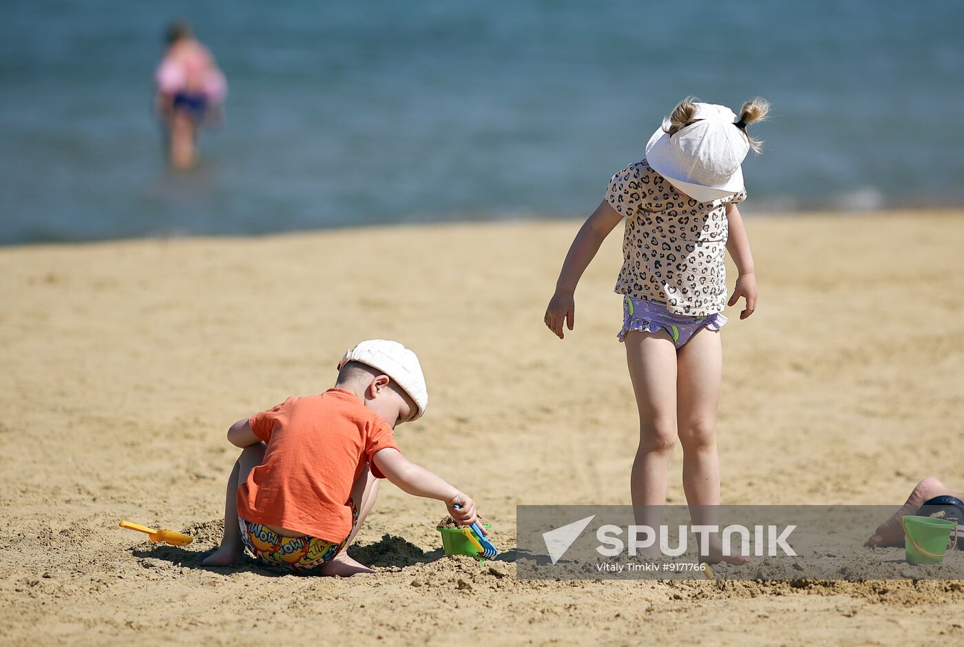 Russia Tourist Season Preparations