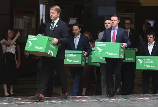 Russia Parliamentary Election Campaign Yabloko Party