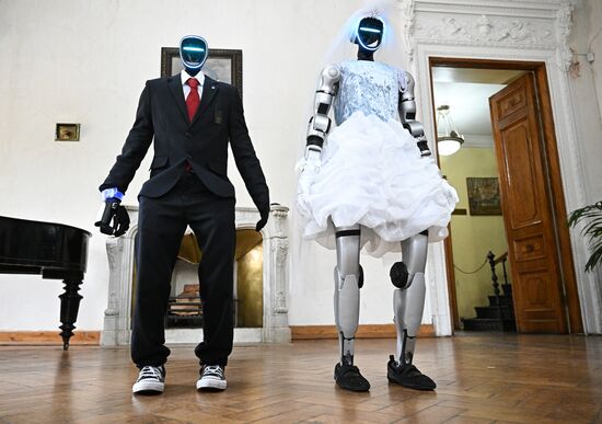 Russia Robot Wedding Ceremony