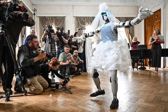 Russia Robot Wedding Ceremony