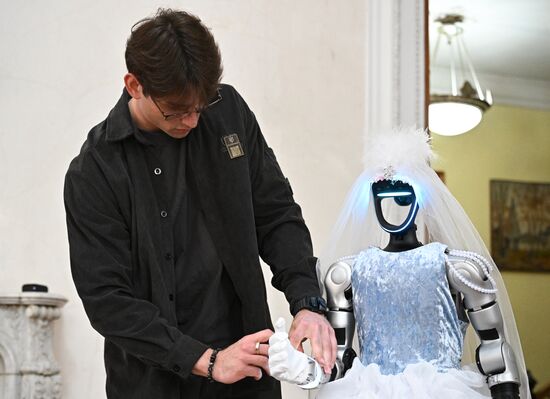 Russia Robot Wedding Ceremony