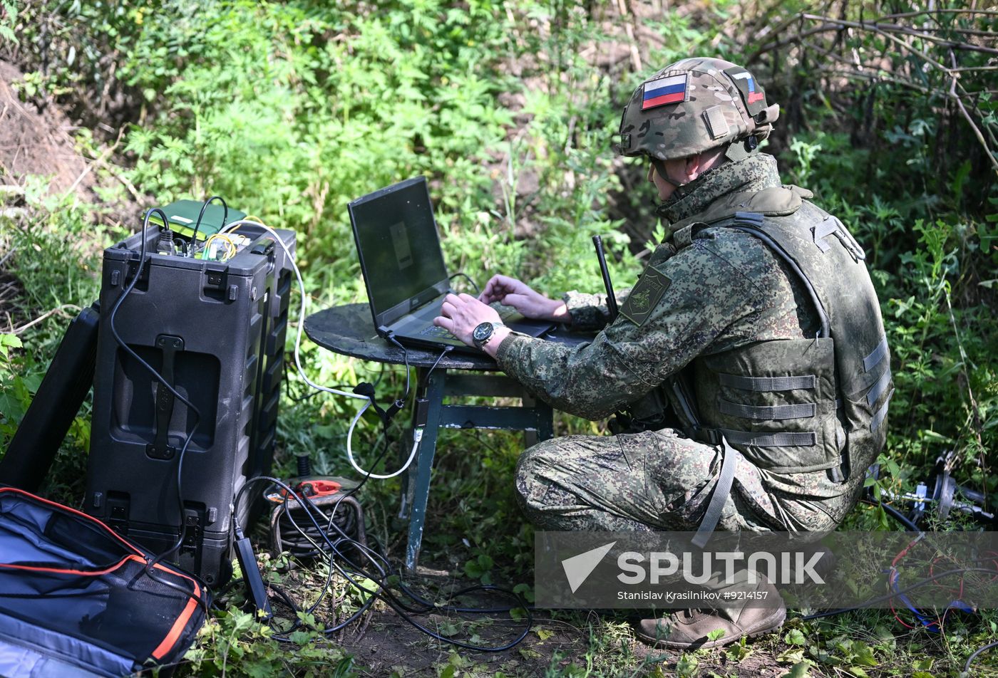 Russia Ukraine Military Operation Signals Unit