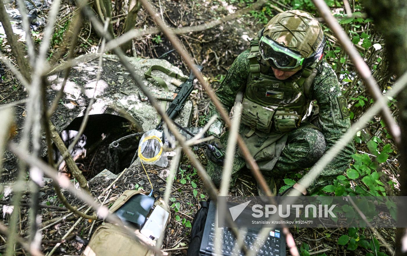 Russia Ukraine Military Operation Signals Unit