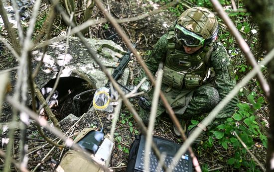 Russia Ukraine Military Operation Signals Unit