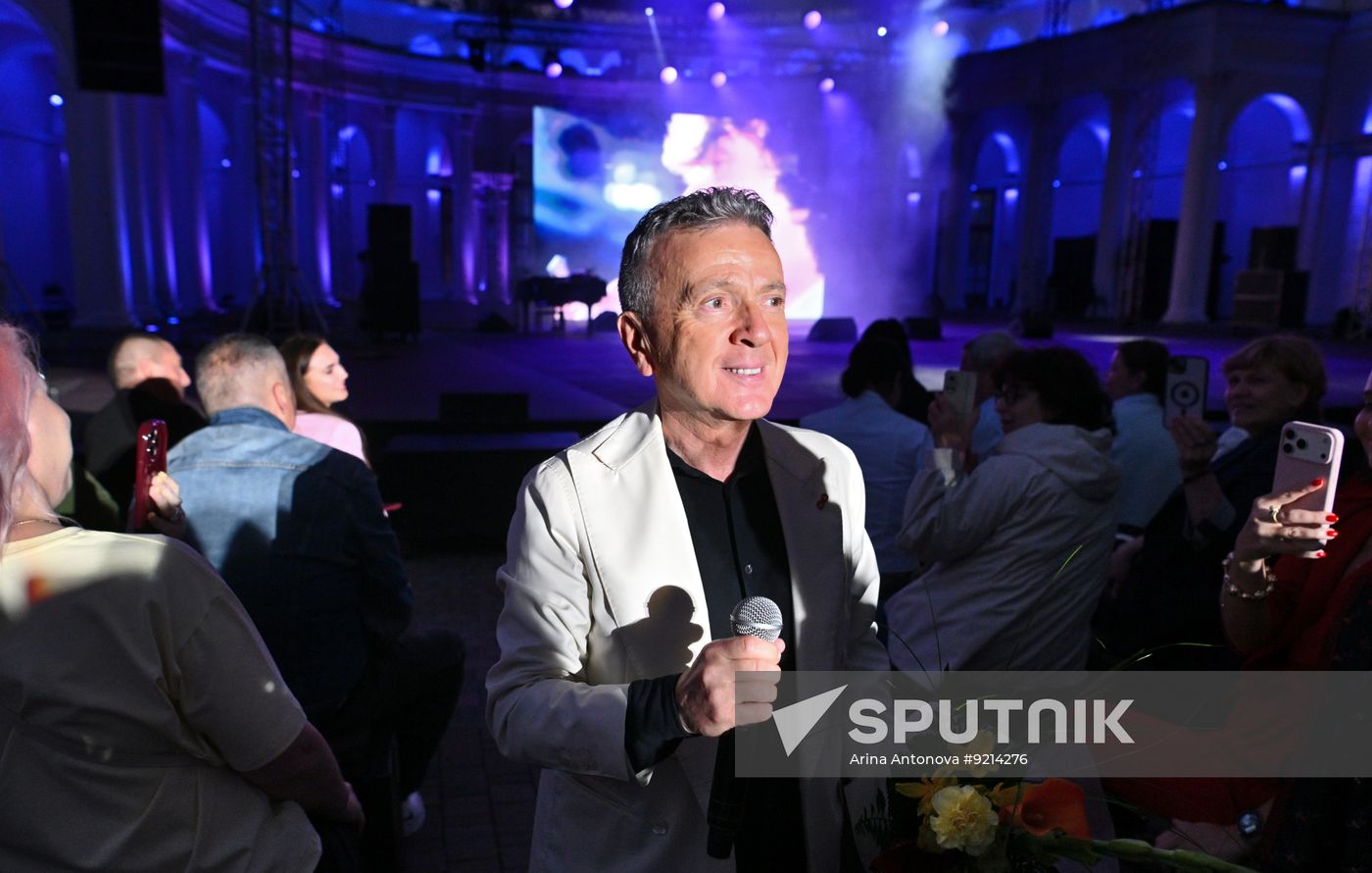Russia Entertainment Pupo