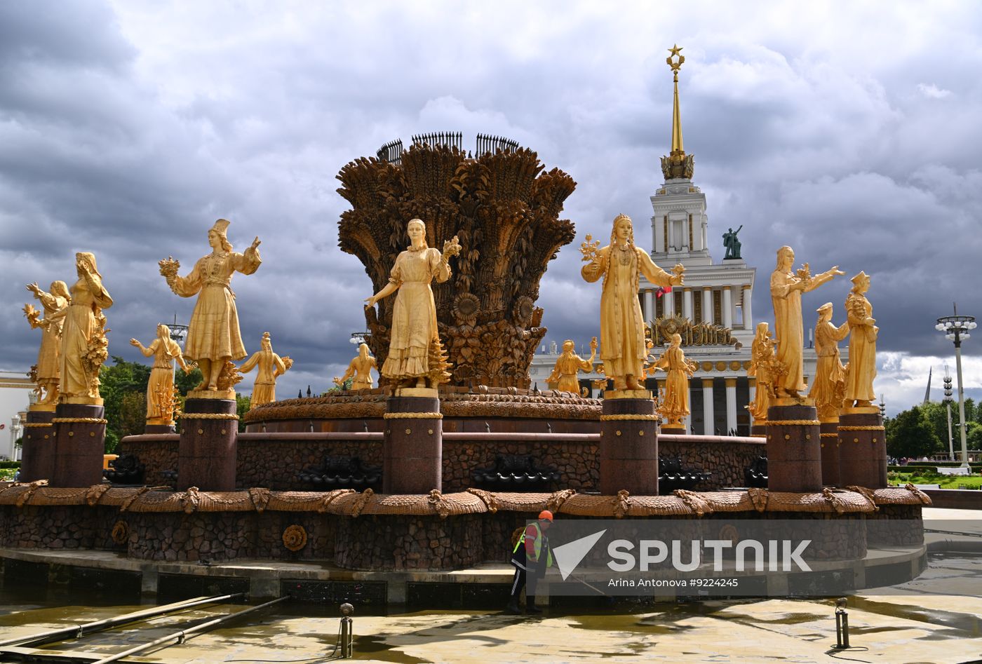 Russia Fountain Season