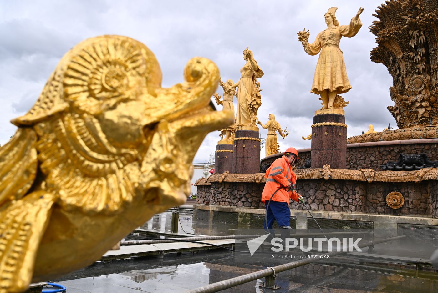 Russia Fountain Season