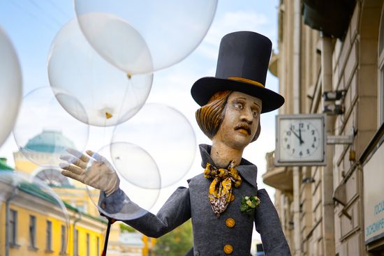 Russia Giant Puppets Walk