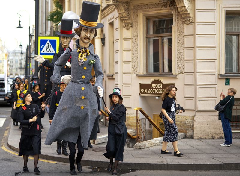 Russia Giant Puppets Walk