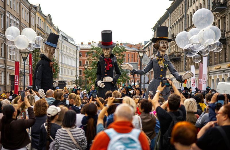 Russia Giant Puppets Walk