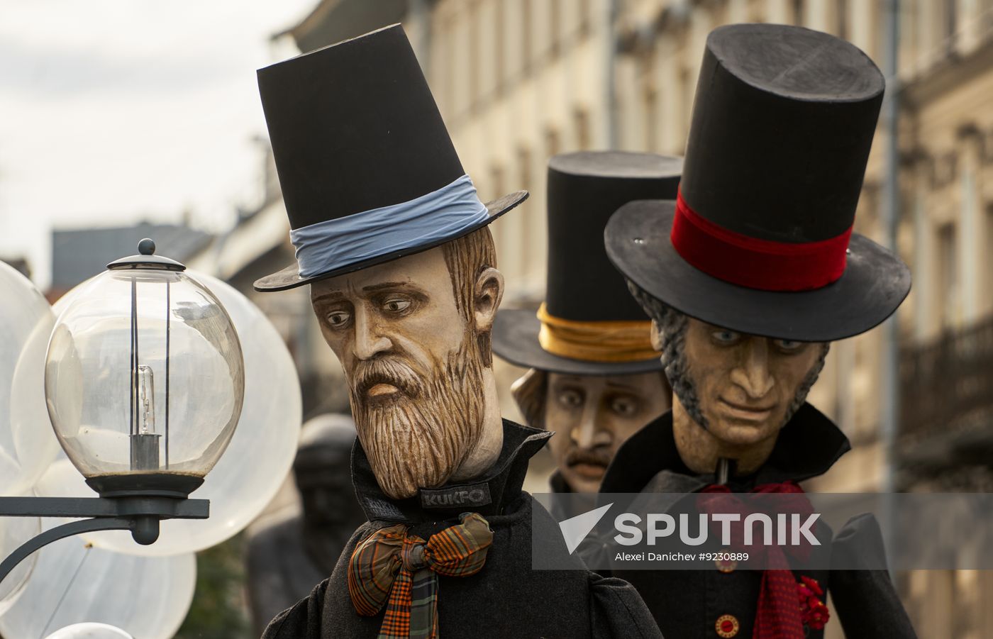 Russia Giant Puppets Walk