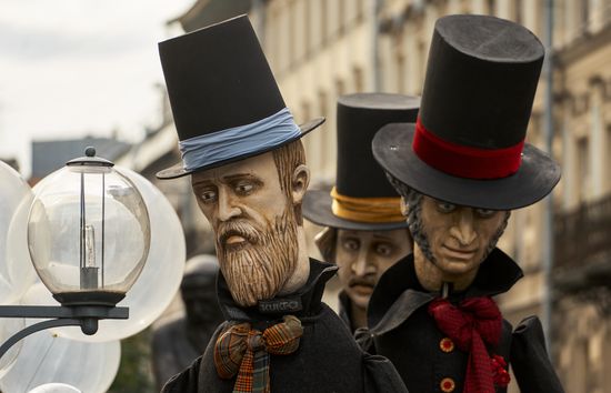 Russia Giant Puppets Walk