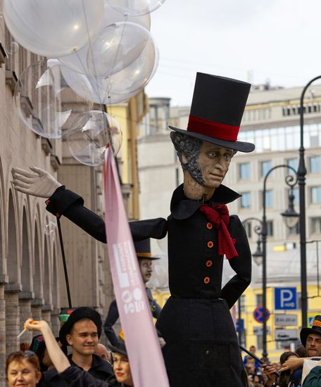 Russia Giant Puppets Walk