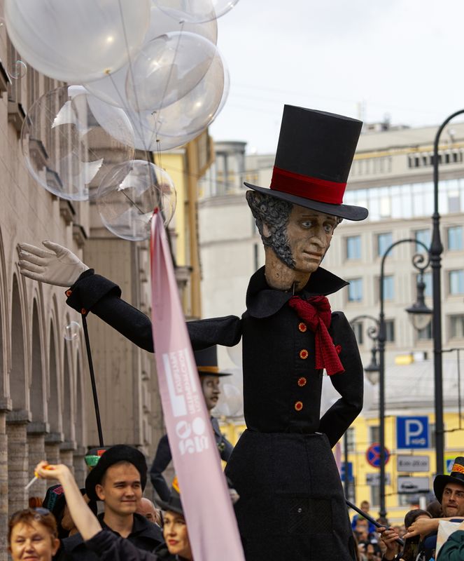 Russia Giant Puppets Walk