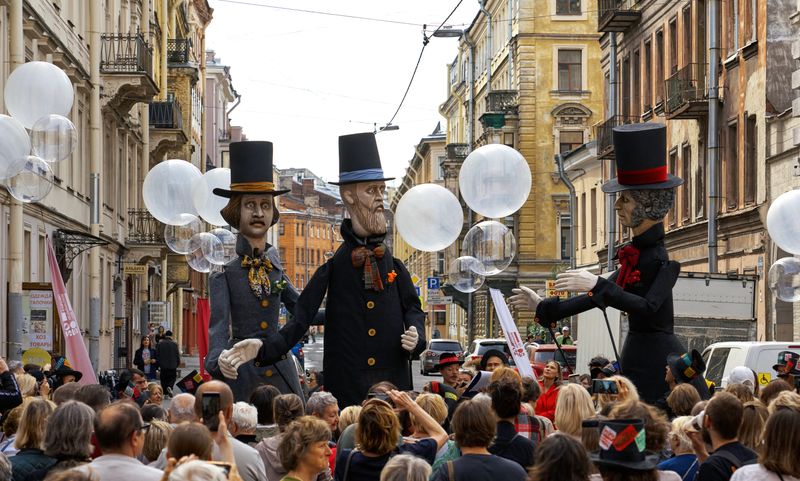 Russia Giant Puppets Walk
