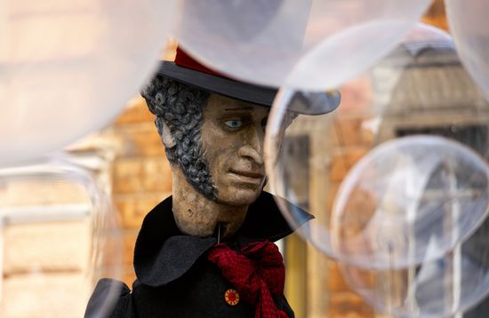 Russia Giant Puppets Walk