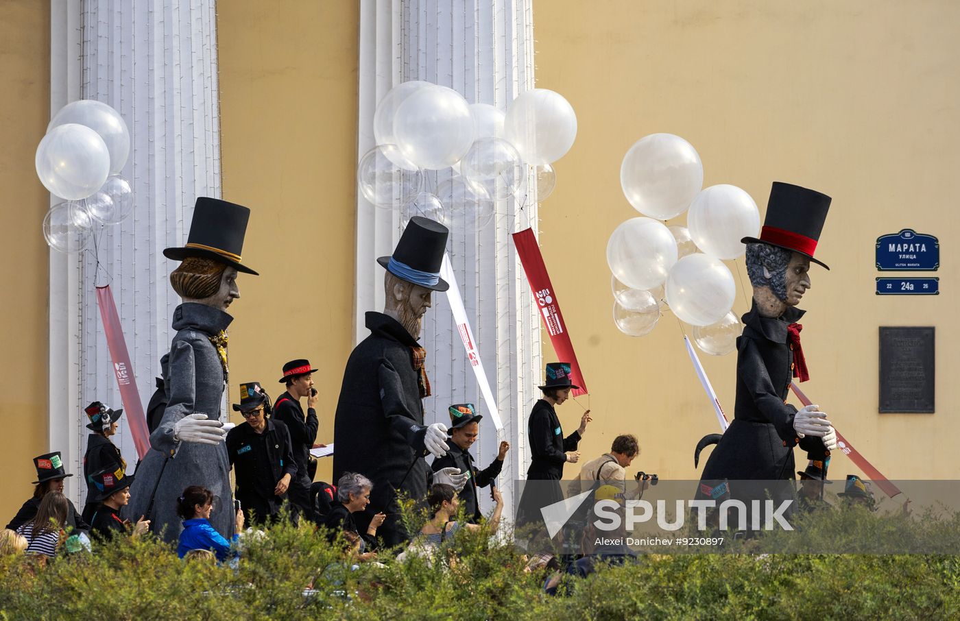 Russia Giant Puppets Walk