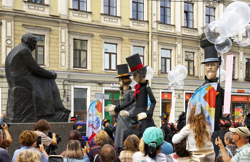Russia Giant Puppets Walk
