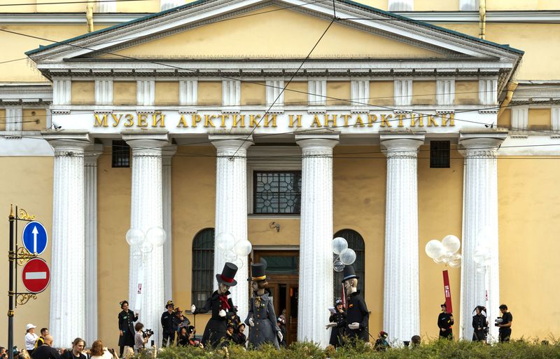 Russia Giant Puppets Walk