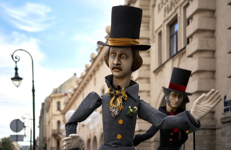 Russia Giant Puppets Walk