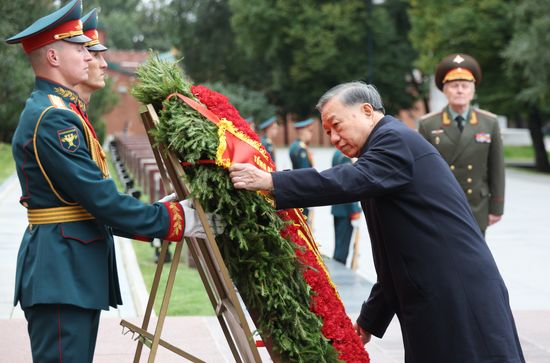 Russia Vietnam Wreath Laying