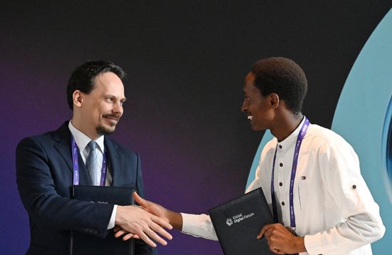 The 2nd Global Digital Forum. Signing ceremonies. From left: Dmitry Fofanov, Editor-in-Chief, IT-Russia; Fabrice Kaburugutu, Founder and CEO, Association of Young Leaders United for Sustainable Development (AJLUDD). Location: Russia, Moscow. Author: Maksim Blinov/Sputnik. Global Digital Forum 2026. Signing ceremonies