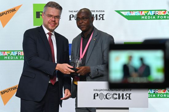 Rossiya Segodnya Director of International Cooperation Vasily Pushkov, left, and Director General of the Higher School of Journalism and Communication (ESJC NIGER) Ousseini Idrissa sign a memorandum of understanding between the Sputnik international news agency and radio and ESJC NIGER during the Russia-Africa Media Forum, which is part of the 3rd Russia-Africa Summit, in Moscow. Location: Russia, Moscow. Author: Alexey Maishev/Sputnik. Russia-Africa Media Forum in Moscow
