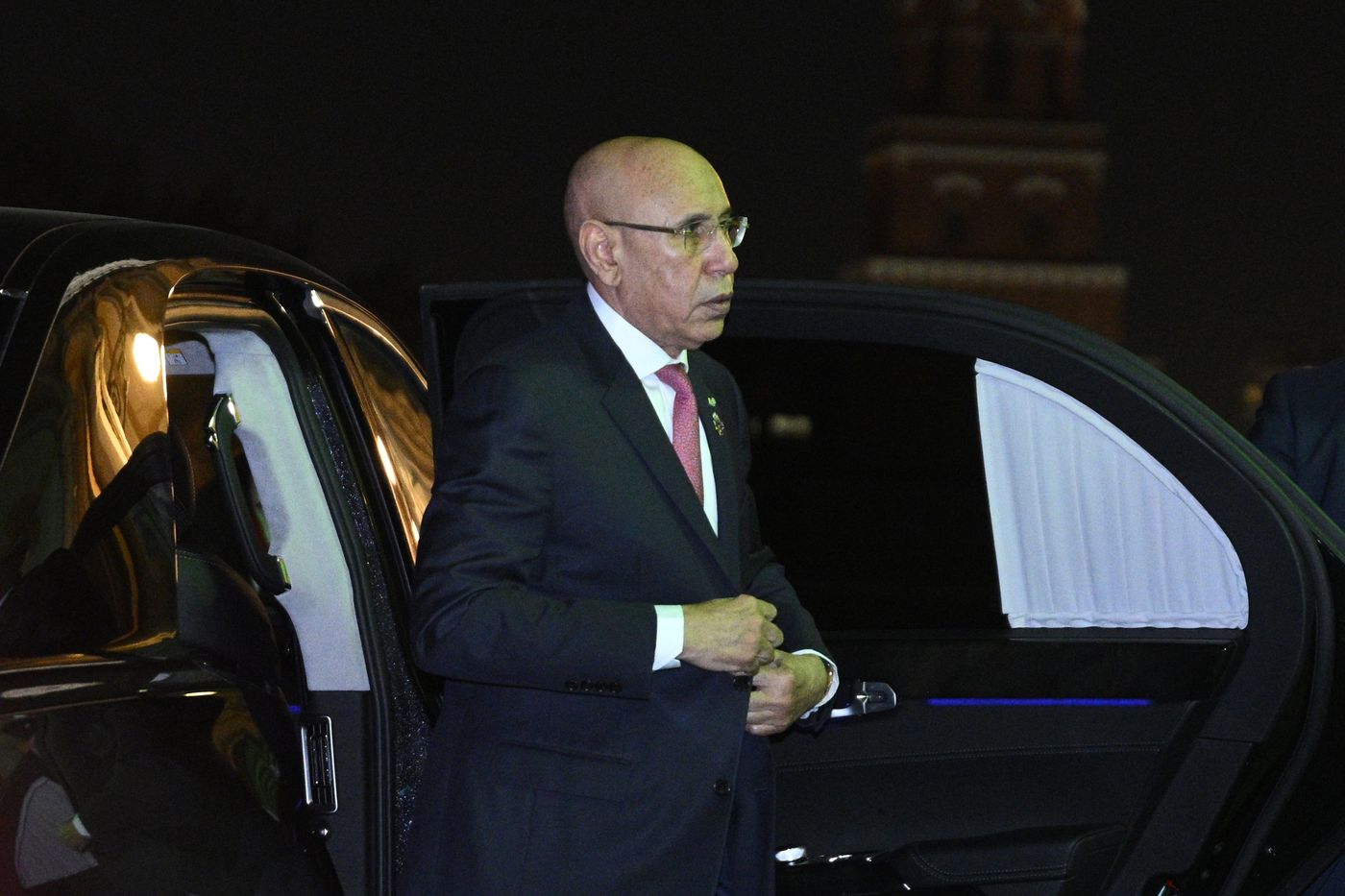 President Vladimir Putin officially greets heads of delegation at Russia-Africa Summit