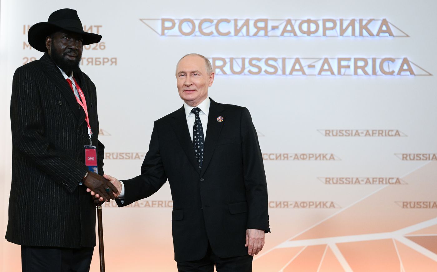 President Vladimir Putin officially greets heads of delegation at Russia-Africa Summit