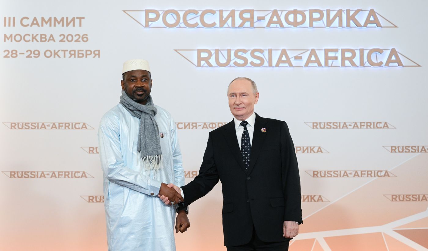 President Vladimir Putin officially greets heads of delegation at Russia-Africa Summit