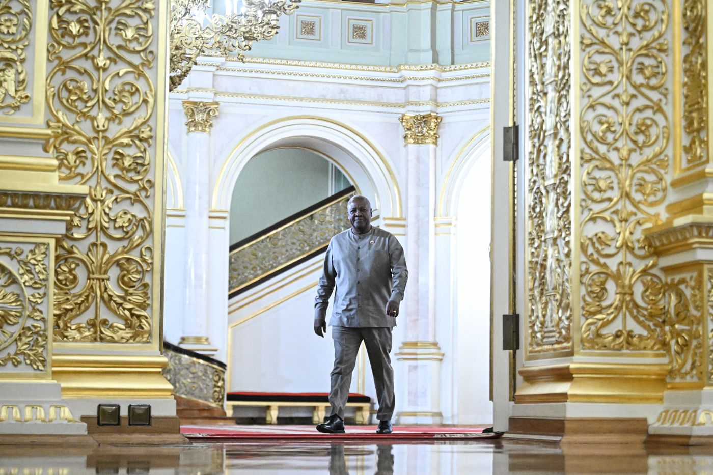 President Vladimir Putin officially greets heads of delegation at Russia-Africa Summit
