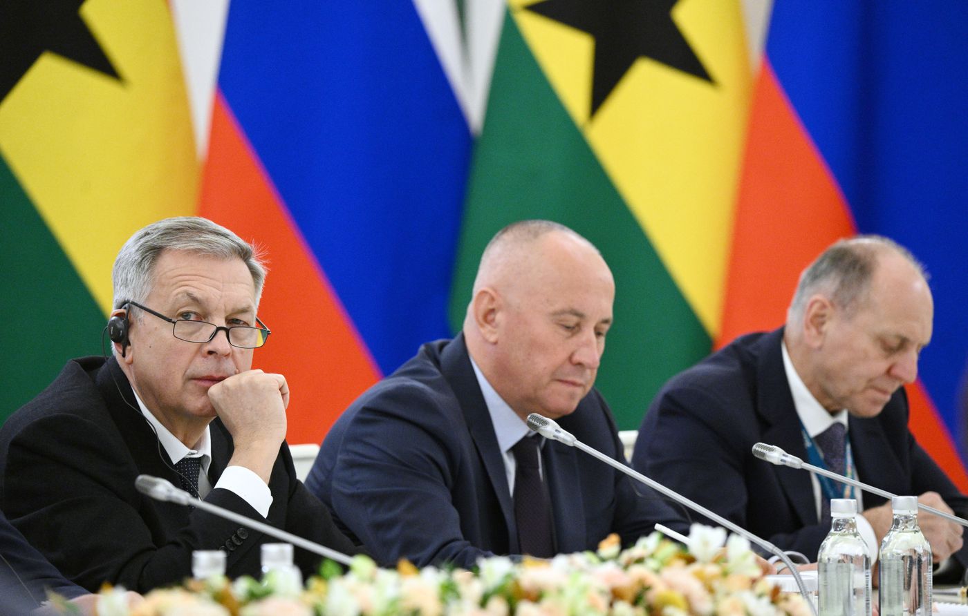President of Russia Vladimir Putin meets with President of the Republic of Ghana John Dramani Mahama