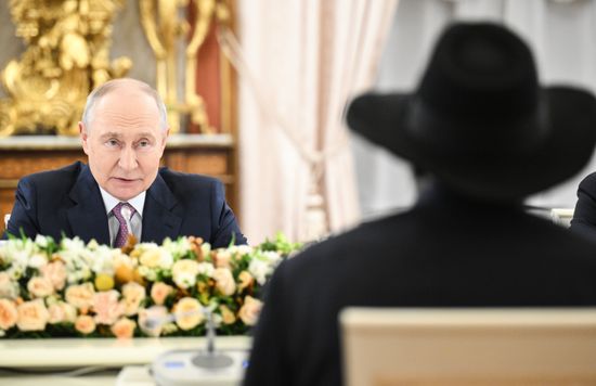 Russian President Vladimir Putin and President of the Republic of South Sudan Salva Kiir during a meeting held on the sidelines of the 3rd Russia-Africa Summit and Forum in Moscow. Location: Russia, Moscow. Author: Vladimir Astapkovich/Sputnik. Russian President Vladimir Putin meets with President of the Republic of South Sudan Salva Kiir